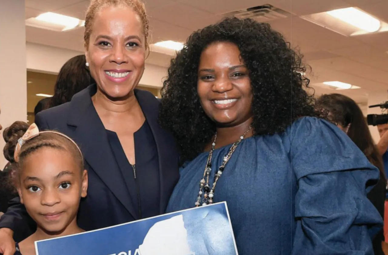 Leecia Eve with two supporters