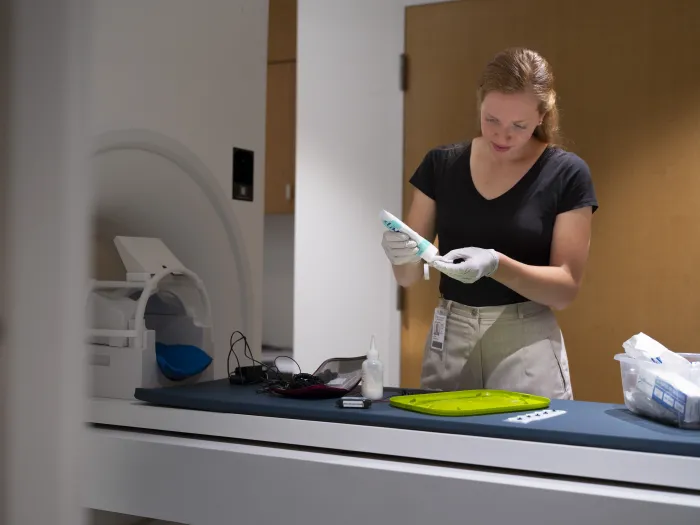 Emma Robertson '25 prepping for a participant in her lab's stressor controllability study. Emma interned at Yale University's Clinical Affective Neuroscience and Development Lab. Photo by John Dempsey